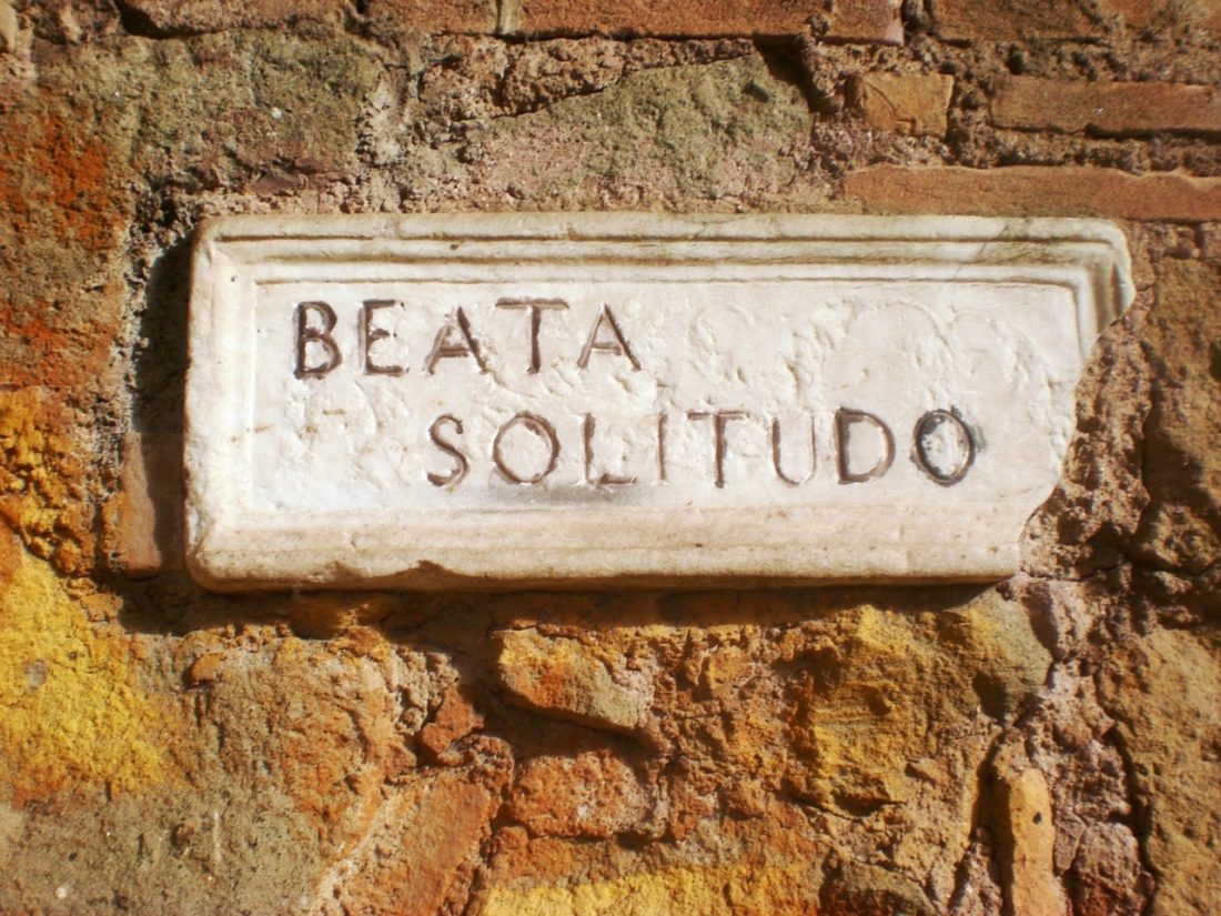 Beata Solitudo, targa sull'Appia Antica © Valentina Cinelli