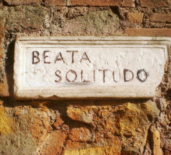 Beata Solitudo, targa sull'Appia Antica © Valentina Cinelli